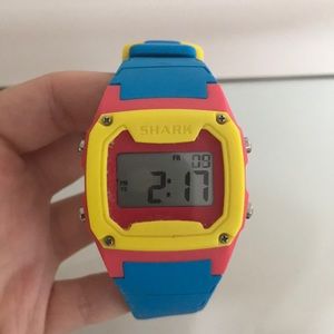 EUC Freestyle USA classic shark watch neon